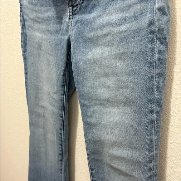Madewell Mid-Rise Kick Out Blue Jeans - Picture 7 of 14